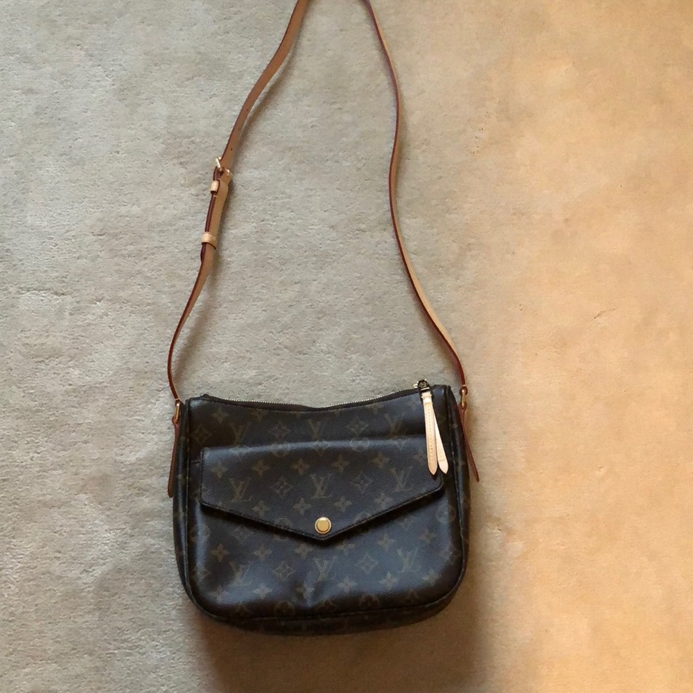 Authentic Louis Vuitton Monogram Cross Body